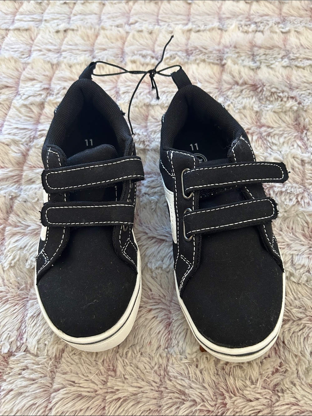wonder nation Black Canvas Kids Sneakers with White Trim size 11